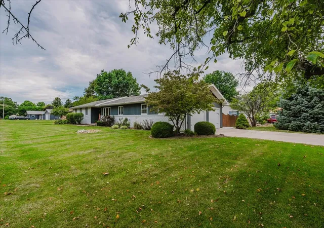 Photo 3 of Single family home for sale at 400 S Mary St, Atlanta, IL 61723 | MLS# 12756531 | Listing updated on 2026-09-12