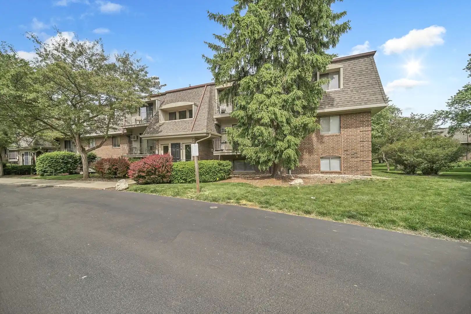 Listing Photo 2 - Condo for sale in 138 E Bailey Rd located at 138 E Bailey Rd, Naperville, IL 60565 - Unit 138 E Bailey Rd