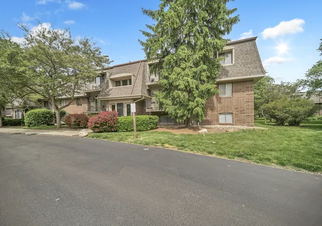 Photo 2 of Condo for sale at 138 E Bailey Rd #M, Naperville, IL 60565 | MLS# 12756534 | Listing updated on 2026-09-16