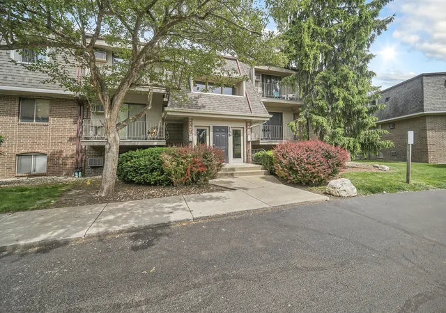 Photo 3 of Condo for sale at 138 E Bailey Rd #M, Naperville, IL 60565 | MLS# 12756534 | Listing updated on 2026-09-16