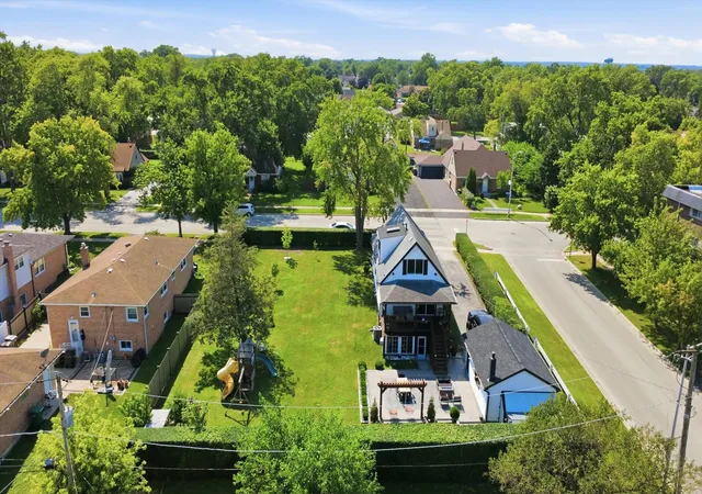 Photo 4 of Single family home for sale at 10801 Menard Ave, Chicago Ridge, IL 60415 | MLS# 12756549 | Listing updated on 2026-10-06