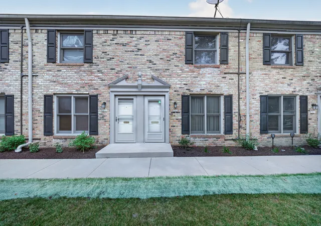 Townhouse for sale at 1714 Sessions Walk, Hoffman Estates, IL 60169 | MLS# 12756558