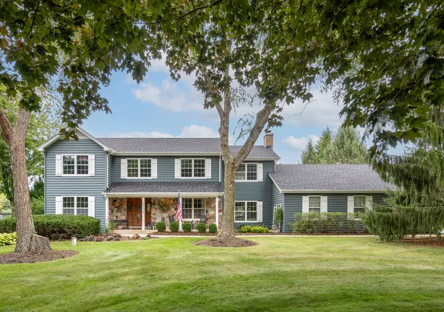 Photo 1 of Single family home for sale at 6214 N Wyndwood Dr, Crystal Lake, IL 60014 | MLS# 12756562 | Listing updated on 2026-10-01
