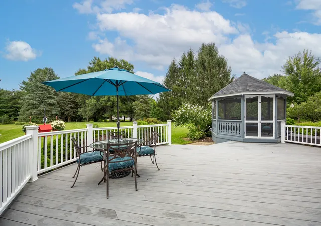 Photo 3 of Single Family Residence at 6214 N Wyndwood Dr, Crystal Lake, IL 60014 | MLS# 12756562 |  | Sold on 2026-10-29