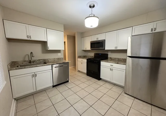 Photo 4 of Townhouse for sale at 4864 Carol St #D, Skokie, IL 60077 | MLS# 12756571 | Listing updated on 2026-09-30