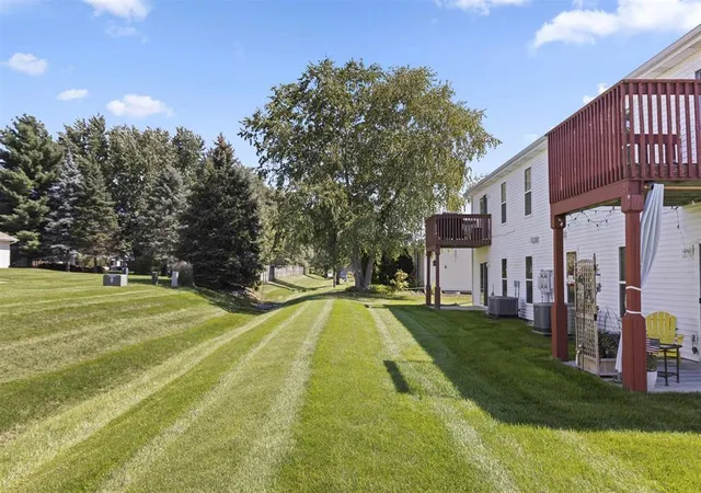 Listing Photo 2 - Condo for sale in building located at 6422 Oak Crest Ln, Loves Park, IL 61111 - Unit #6422