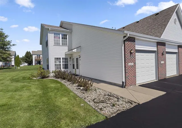 Photo 2 of Sale Pending at 6422 Oak Crst Ln #6422, Loves Park, IL 61111 | MLS# 12756574 | Listing updated on 2026-09-23