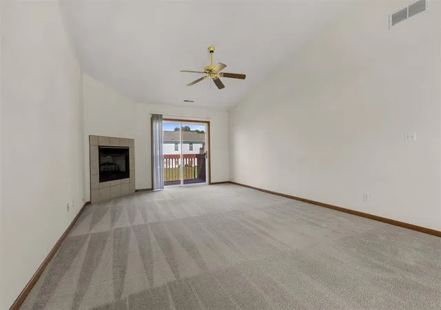 Listing Photo 4 - Condo for sale in building located at 6422 Oak Crest Ln, Loves Park, IL 61111 - Unit #6422