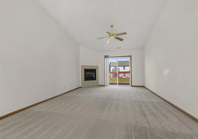 Listing Photo 5 - Condo for sale in building located at 6422 Oak Crest Ln, Loves Park, IL 61111 - Unit #6422