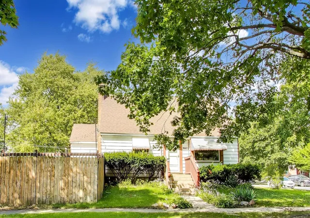 Photo 3 of Single family home for sale at 17558 Community St, Lansing, IL 60438 | MLS# 12756581 | Listing updated on 2026-09-28