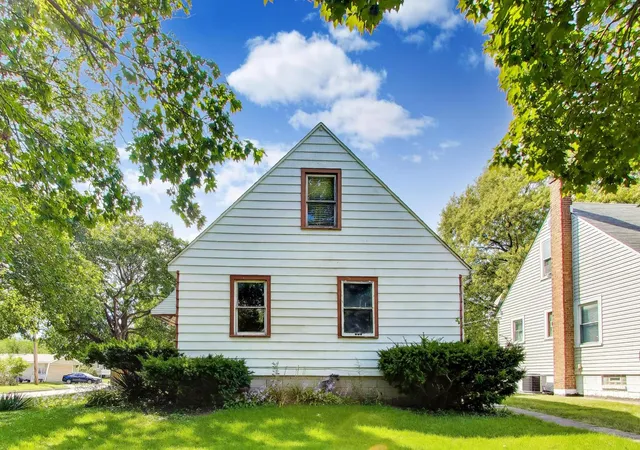 Photo 3 of Single family home for sale at 17558 Community St, Lansing, IL 60438 | MLS# 12756581 | Listing updated on 2026-09-28