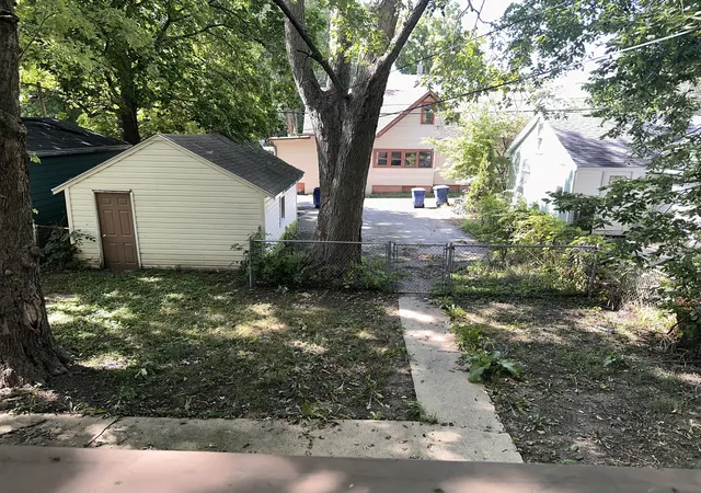 Photo 3 of Single family home for sale at 607 Leonard Ave, De Kalb, IL 60115 | MLS# 12756582 | Listing updated on 2026-09-29