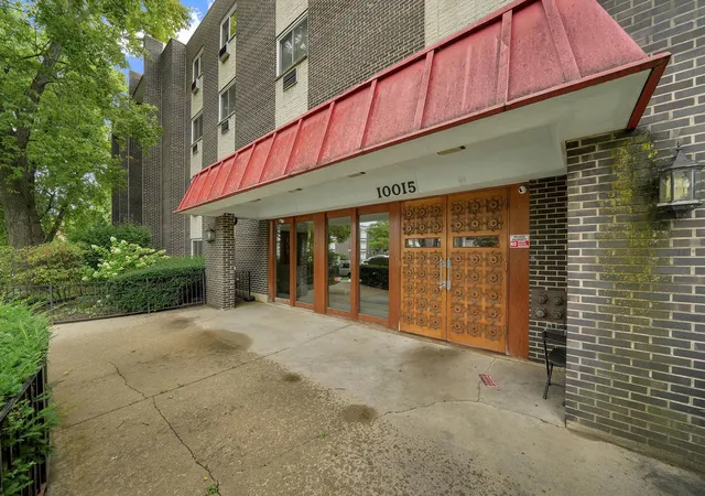 Photo 2 of Condo for sale at 10015 Beverly Dr #404, Skokie, IL 60076 | MLS# 12756583 | Listing updated on 2026-10-06