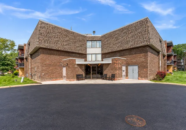 Photo 1 of Condo for sale at 924 S Lake Ct #105, Westmont, IL 60559 | MLS# 12756597 | Listing updated on 2026-10-02