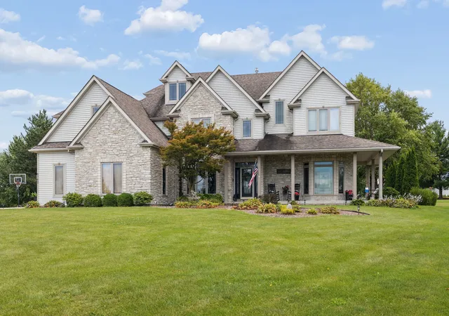 Photo 3 of Single family home for sale at 5762 Schmidt Ln, Yorkville, IL 60560 | MLS# 12756631 | Listing updated on 2026-10-27