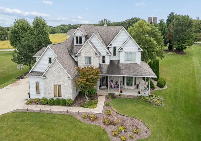 Photo 4 of Single family home for sale at 5762 Schmidt Ln, Yorkville, IL 60560 | MLS# 12756631 | Listing updated on 2026-10-27