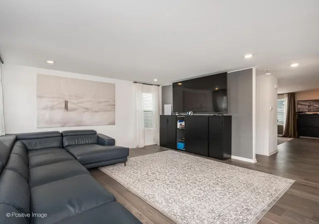 Photo 4 of Single family home for sale at 444 Radcliff Ln, South Elgin, IL 60177 | MLS# 12756643 | Listing updated on 2026-09-16