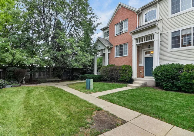 Photo 2 of Townhouse for sale at 754 Hanbury Dr #754, Des Plaines, IL 60016 | MLS# 12756657 | Listing updated on 2026-09-18