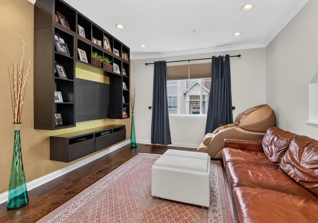 Photo 3 of Townhouse for sale at 754 Hanbury Dr #754, Des Plaines, IL 60016 | MLS# 12756657 | Listing updated on 2026-09-18