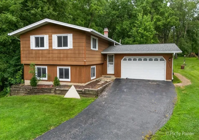 Photo 1 of Single family home for sale at 6n365 Essex Ave, St. Charles, IL 60174 | MLS# 12756664 | Listing updated on 2026-09-23