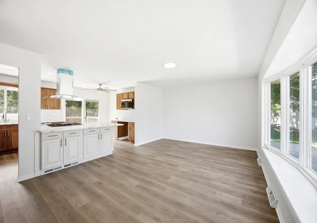 Photo 2 of Single family home for sale at 1175 Royal Blvd, Elgin, IL 60123 | MLS# 12756669 | Listing updated on 2026-09-17