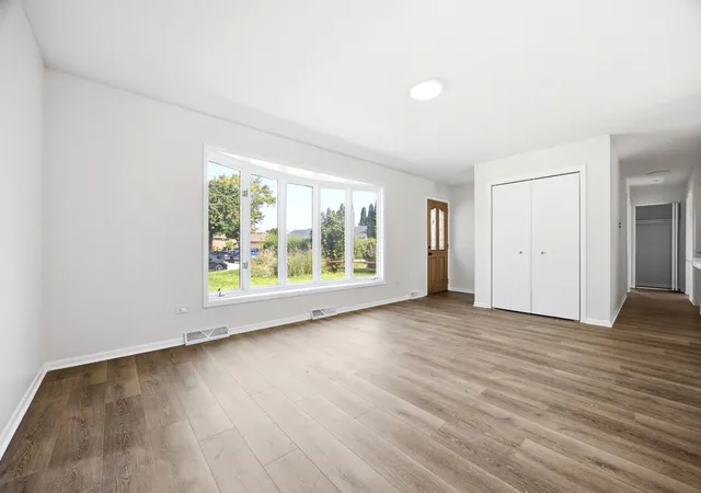 Photo 4 of Single family home for sale at 1175 Royal Blvd, Elgin, IL 60123 | MLS# 12756669 | Listing updated on 2026-09-17