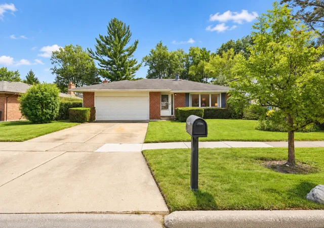 Photo 2 of Single family home for sale at 1723 E Maya Ln, Mount Prospect, IL 60056 | MLS# 12756671 | Listing updated on 2026-09-23