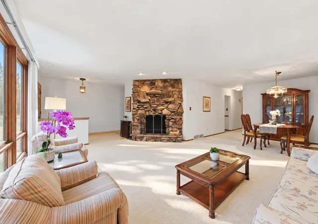 Photo 4 of Single family home for sale at 1723 E Maya Ln, Mount Prospect, IL 60056 | MLS# 12756671 | Listing updated on 2026-09-23