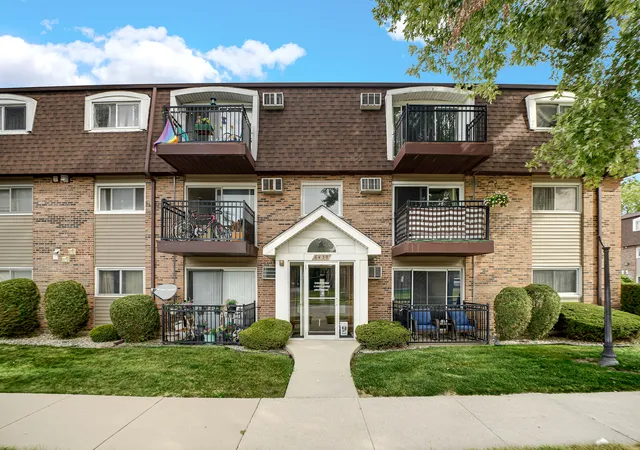 Condo for sale at 6430 Pamela Ln #12, Chicago Ridge, IL 60415 | MLS# 12756672
