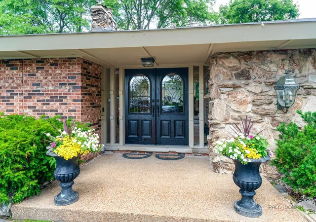 Photo 2 of Single family home for sale at 2432 Federal Ct, Long Grove, IL 60047 | MLS# 12756684 | Listing updated on 2026-09-12