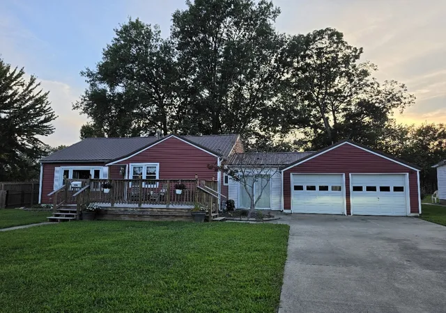 Photo 2 of Single family home for sale at 534 Tar Spring Dr, Carmi, IL 62821 | MLS# 12756693 | Listing updated on 2026-09-16