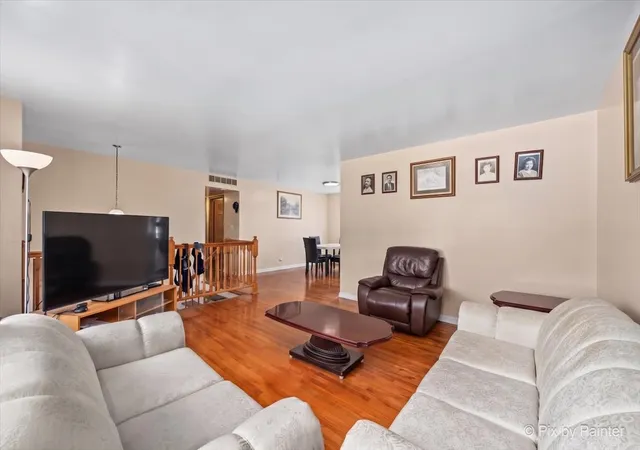 Photo 3 of Single family home for sale at 401 Longford Dr, Elgin, IL 60120 | MLS# 12756708 | Listing updated on 2026-09-16