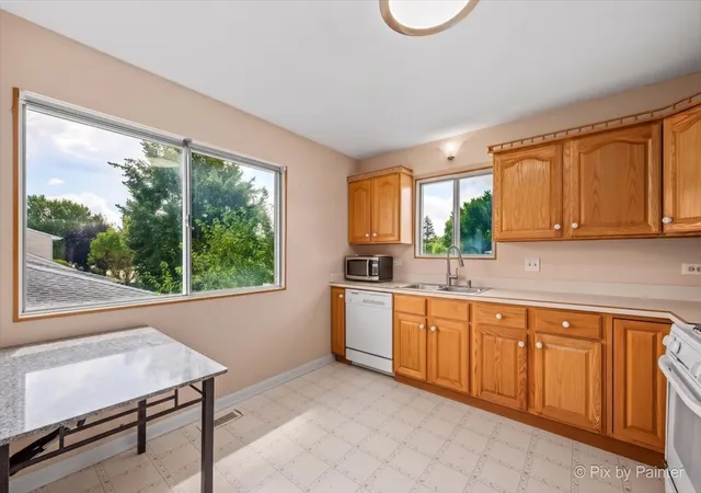 Photo 3 of Single family home for sale at 401 Longford Dr, Elgin, IL 60120 | MLS# 12756708 | Listing updated on 2026-09-16