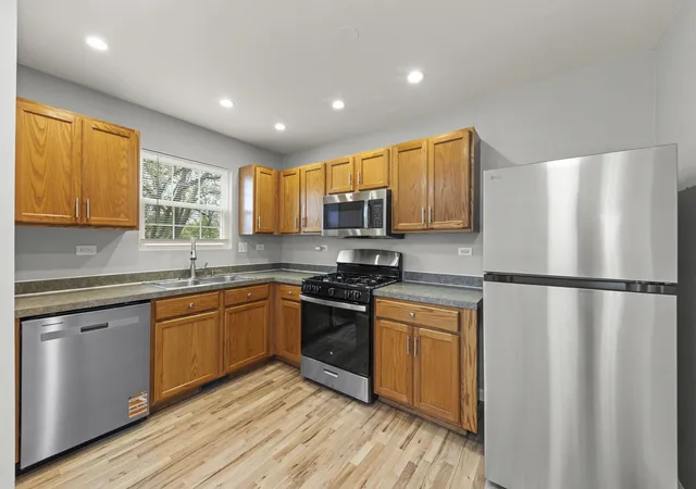 Photo 3 of Single family home for sale at 21544 Essex Dr, Crest Hill, IL 60403 | MLS# 12756715 | Listing updated on 2026-09-17