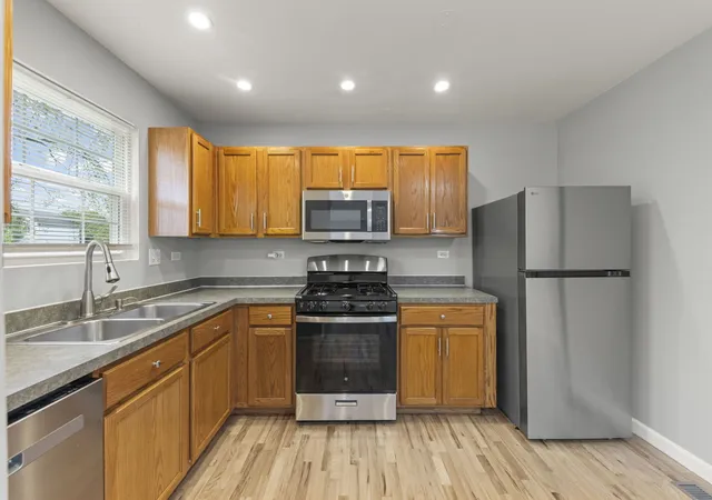 Photo 3 of Single family home for sale at 21544 Essex Dr, Crest Hill, IL 60403 | MLS# 12756715 | Listing updated on 2026-09-17