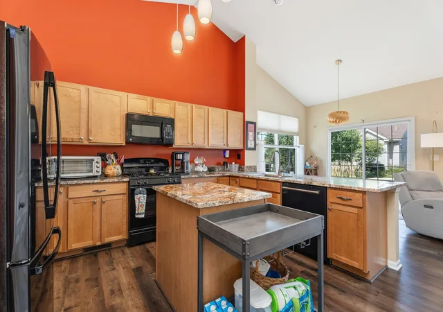 Photo 2 of Single family home for sale at 1119 Heathrow Ln, Aurora, IL 60502 | MLS# 12756717 | Listing updated on 2026-09-19
