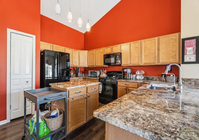 Photo 3 of Single family home for sale at 1119 Heathrow Ln, Aurora, IL 60502 | MLS# 12756717 | Listing updated on 2026-09-19