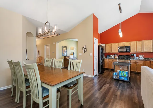 Photo 3 of Single family home for sale at 1119 Heathrow Ln, Aurora, IL 60502 | MLS# 12756717 | Listing updated on 2026-09-14