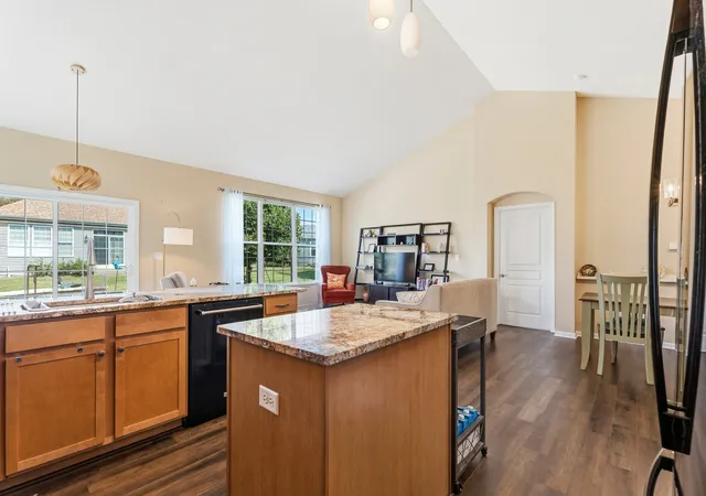 Photo 4 of Single family home for sale at 1119 Heathrow Ln, Aurora, IL 60502 | MLS# 12756717 | Listing updated on 2026-09-14