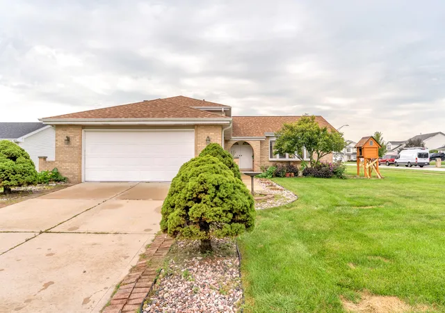 Photo 2 of Single family home for sale at 6035 Kathryn Ln, Matteson, IL 60443 | MLS# 12756721 | Listing updated on 2026-09-17
