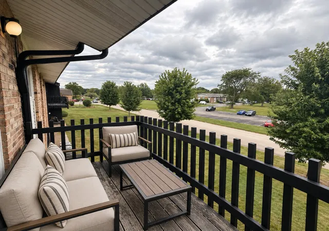 Listing Photo 5 - Condo for sale in building located at 4A Kingery Quarter, Willowbrook, IL 60527 - Unit #203