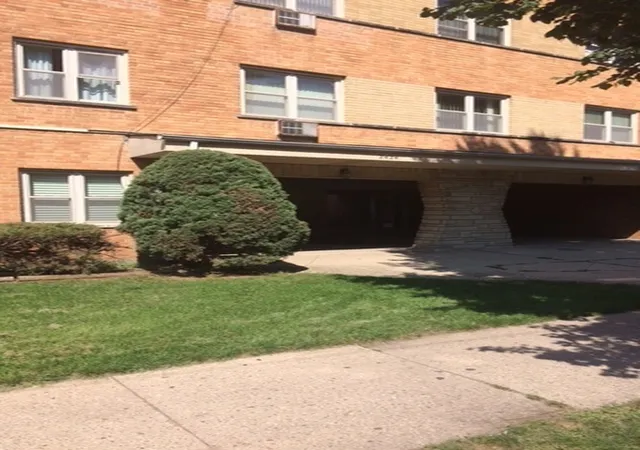 Photo 1 of Condo for sale at 2420 W Berwyn Ave #304, Chicago, IL 60625 | MLS# 12756734 | Listing updated on 2026-09-14
