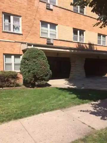 Listing Photo 1 - Condo for sale in 2420 W Berwyn Ave located at 2420 W Berwyn Ave, Chicago, IL 60625 - Unit #304