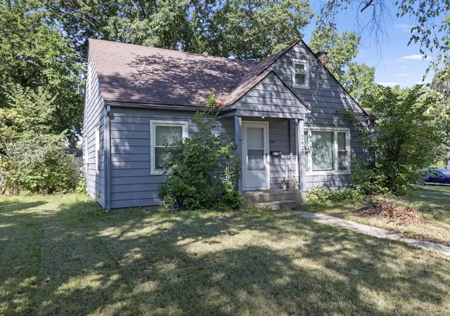 Single family home for sale at 2422 Ridge Ave, Rockford, IL 61103 | MLS# 12756739