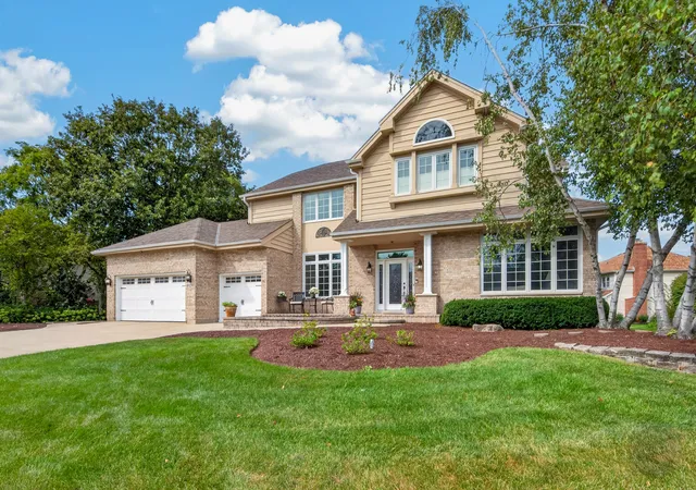 Photo 1 of Single family home for sale at 4020 White Eagle Dr, Naperville, IL 60564 | MLS# 12756753 | Listing updated on 2026-09-17