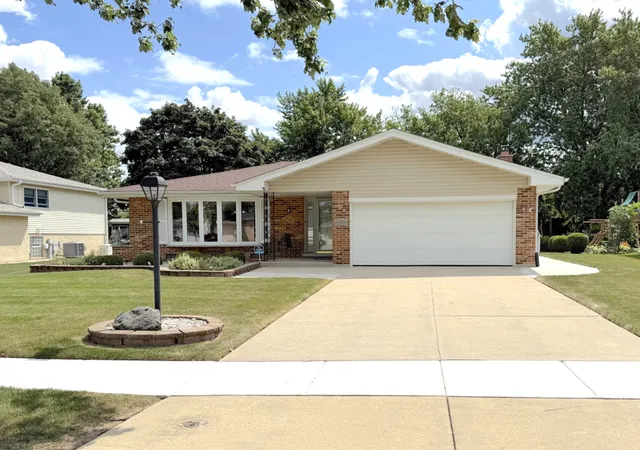 Photo 1 of Single family home for sale at 7129 Exner Rd, Darien, IL 60561 | MLS# 12756764 | Listing updated on 2026-09-20