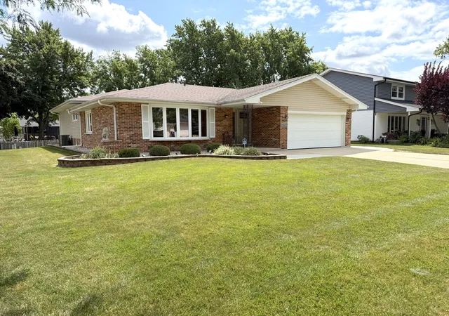 Photo 2 of Single family home for sale at 7129 Exner Rd, Darien, IL 60561 | MLS# 12756764 | Listing updated on 2026-09-20