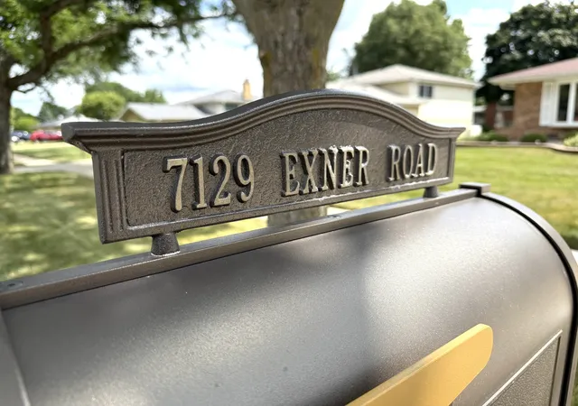 Photo 3 of Single family home for sale at 7129 Exner Rd, Darien, IL 60561 | MLS# 12756764 | Listing updated on 2026-09-20