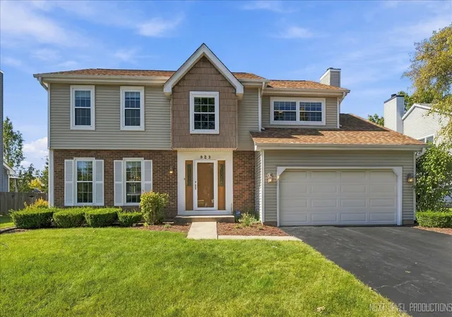 Single family home for sale at 923 Ridge Trl, Carol Stream, IL 60188 | MLS# 12756769