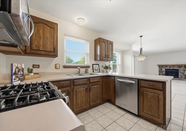 Photo 3 of Single family home for sale at 923 Ridge Trl, Carol Stream, IL 60188 | MLS# 12756769 | Listing updated on 2026-10-07